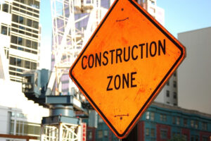 a construction zone sign on the side of the road