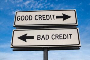 two signs pointing in opposite directions with the words good credit and bad credit